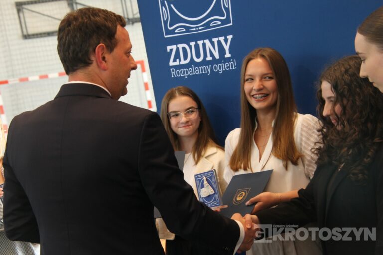 Sportowe święto w Zdunach! Burmistrz nagrodził najlepszych zawodników i trenerów