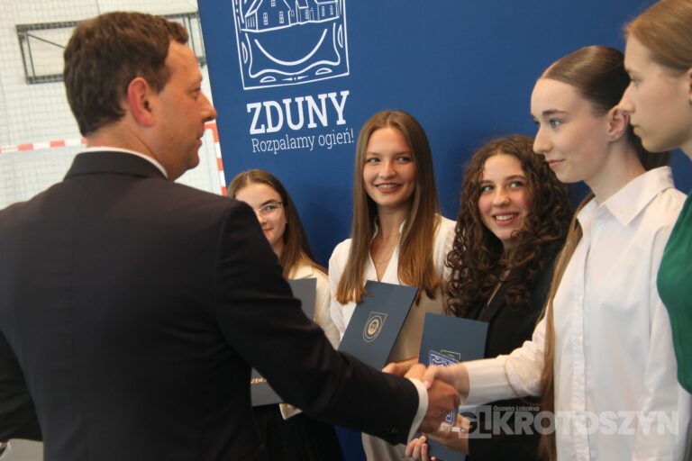 Sportowe święto w Zdunach! Burmistrz nagrodził najlepszych zawodników i trenerów