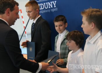 Sportowe święto w Zdunach! Burmistrz nagrodził najlepszych zawodników i trenerów