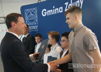 Sportowe święto w Zdunach! Burmistrz nagrodził najlepszych zawodników i trenerów