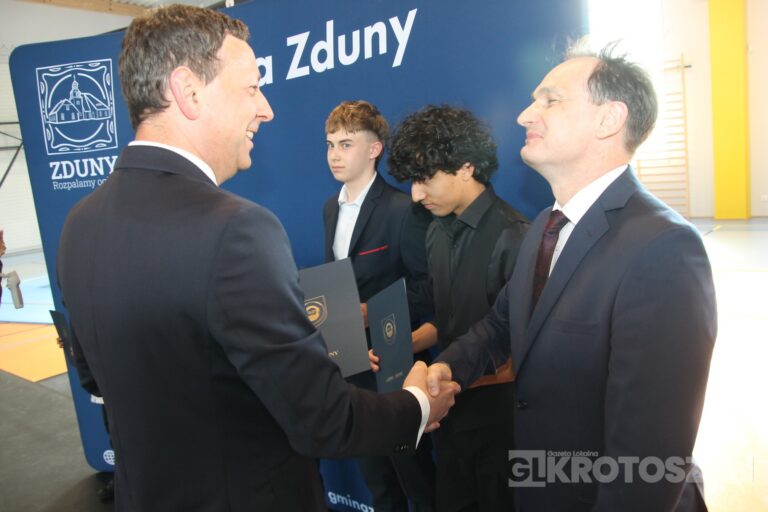 Sportowe święto w Zdunach! Burmistrz nagrodził najlepszych zawodników i trenerów