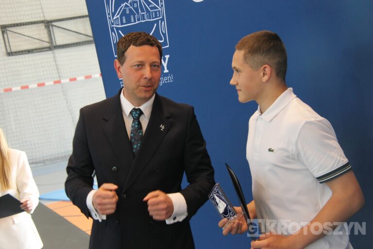 Sportowe święto w Zdunach! Burmistrz nagrodził najlepszych zawodników i trenerów