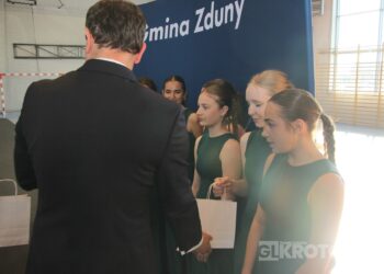 Sportowe święto w Zdunach! Burmistrz nagrodził najlepszych zawodników i trenerów