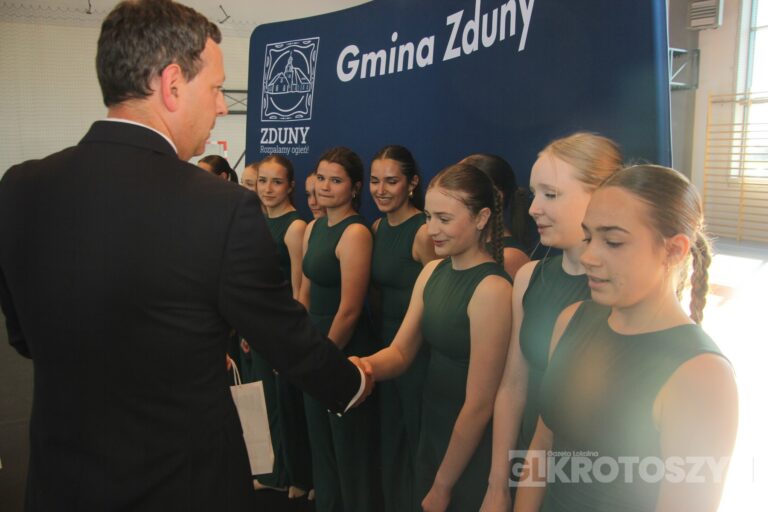Sportowe święto w Zdunach! Burmistrz nagrodził najlepszych zawodników i trenerów