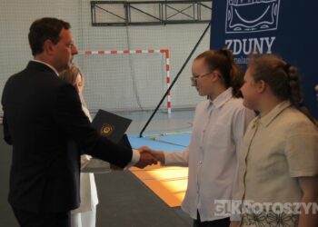 Sportowe święto w Zdunach! Burmistrz nagrodził najlepszych zawodników i trenerów