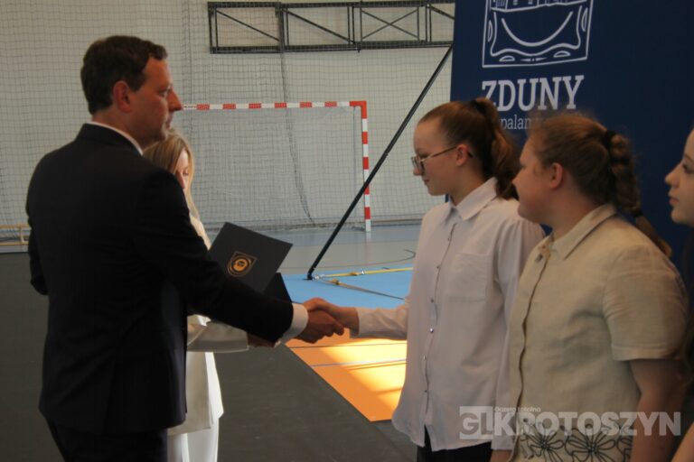 Sportowe święto w Zdunach! Burmistrz nagrodził najlepszych zawodników i trenerów