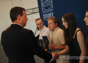 Sportowe święto w Zdunach! Burmistrz nagrodził najlepszych zawodników i trenerów