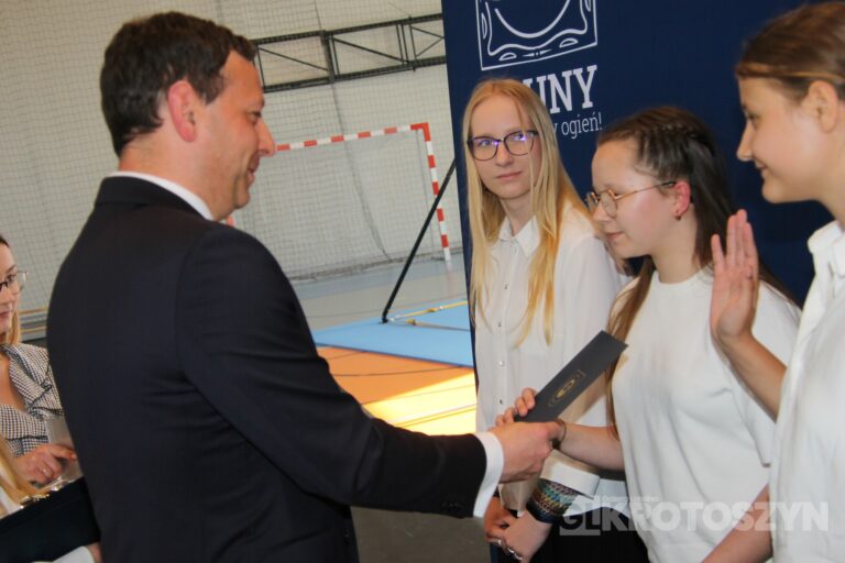 Sportowe święto w Zdunach! Burmistrz nagrodził najlepszych zawodników i trenerów