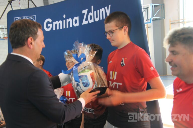 Sportowe święto w Zdunach! Burmistrz nagrodził najlepszych zawodników i trenerów