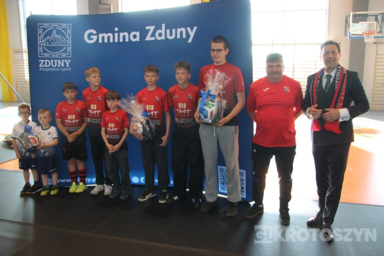 Sportowe święto w Zdunach! Burmistrz nagrodził najlepszych zawodników i trenerów