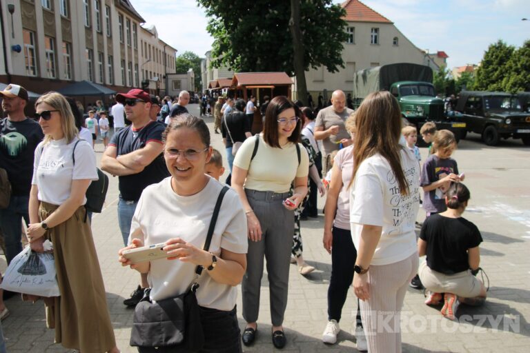 Wojsko, motocykle i tłumy mieszkańców. „Czwórka” znów połączyła pokolenia