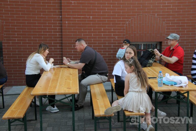 Wojsko, motocykle i tłumy mieszkańców. „Czwórka” znów połączyła pokolenia
