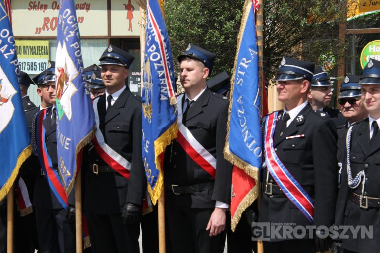 Strażacy świętowali w Krotoszynie. Były odznaczenia, awanse i widowiskowy piknik ratowniczy