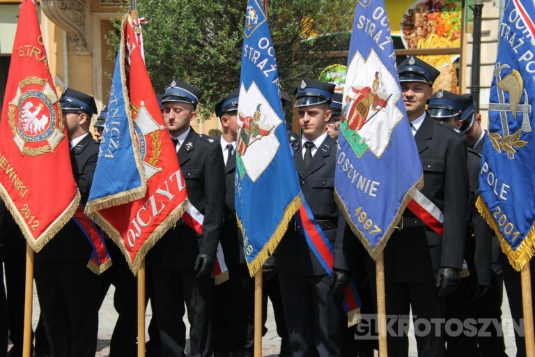 Strażacy świętowali w Krotoszynie. Były odznaczenia, awanse i widowiskowy piknik ratowniczy