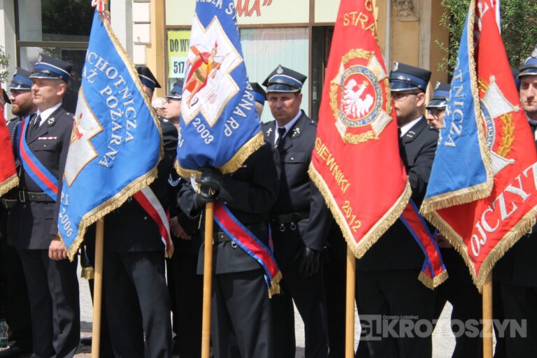 Strażacy świętowali w Krotoszynie. Były odznaczenia, awanse i widowiskowy piknik ratowniczy
