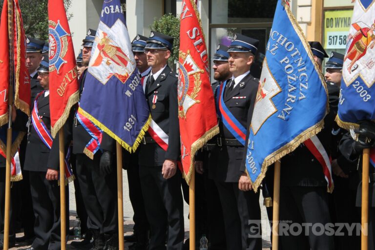 Strażacy świętowali w Krotoszynie. Były odznaczenia, awanse i widowiskowy piknik ratowniczy