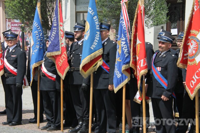 Strażacy świętowali w Krotoszynie. Były odznaczenia, awanse i widowiskowy piknik ratowniczy