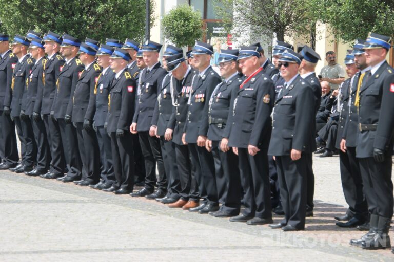 Strażacy świętowali w Krotoszynie. Były odznaczenia, awanse i widowiskowy piknik ratowniczy