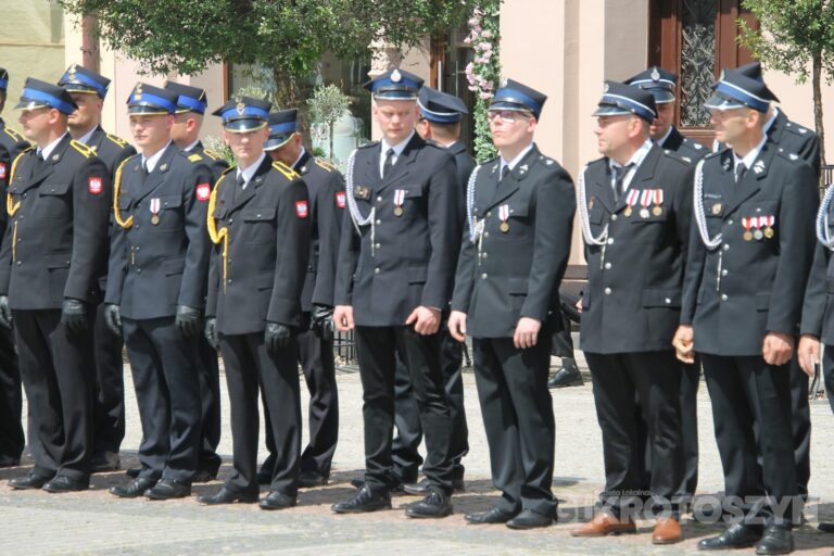 Strażacy świętowali w Krotoszynie. Były odznaczenia, awanse i widowiskowy piknik ratowniczy
