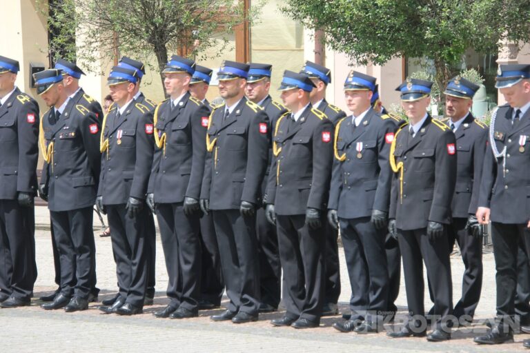 Strażacy świętowali w Krotoszynie. Były odznaczenia, awanse i widowiskowy piknik ratowniczy