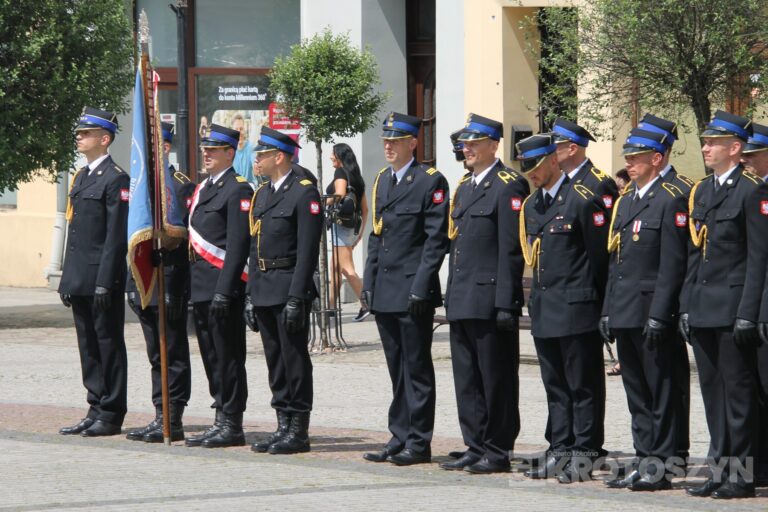 Strażacy świętowali w Krotoszynie. Były odznaczenia, awanse i widowiskowy piknik ratowniczy