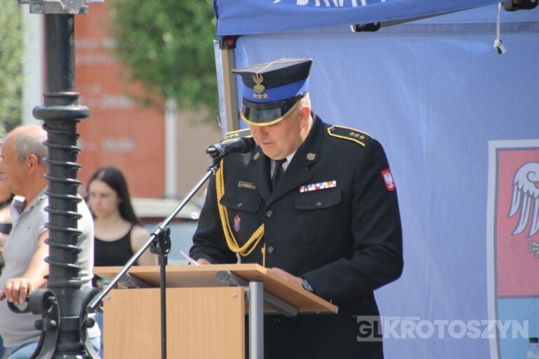 Strażacy świętowali w Krotoszynie. Były odznaczenia, awanse i widowiskowy piknik ratowniczy