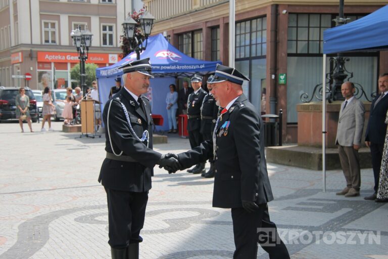 Strażacy świętowali w Krotoszynie. Były odznaczenia, awanse i widowiskowy piknik ratowniczy