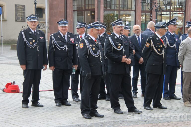 Strażacy świętowali w Krotoszynie. Były odznaczenia, awanse i widowiskowy piknik ratowniczy