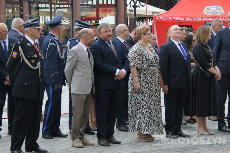 Strażacy świętowali w Krotoszynie. Były odznaczenia, awanse i widowiskowy piknik ratowniczy