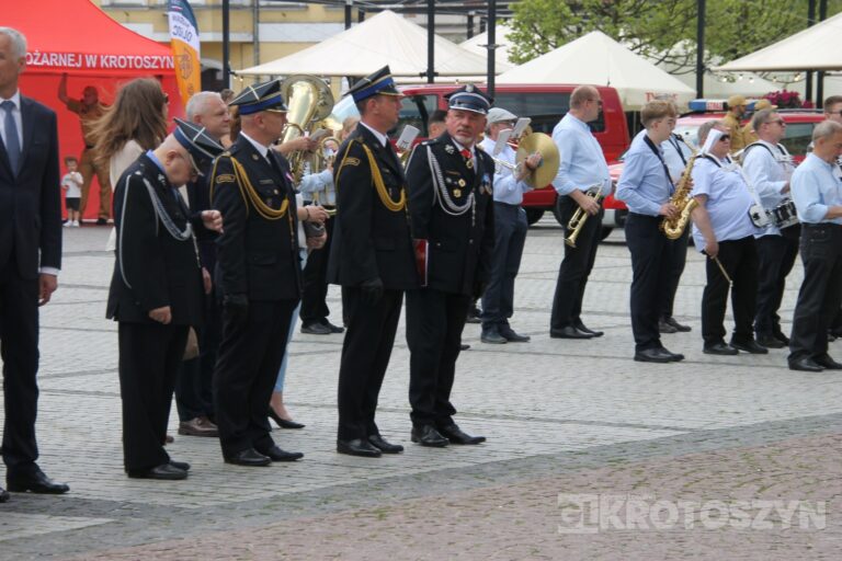 Strażacy świętowali w Krotoszynie. Były odznaczenia, awanse i widowiskowy piknik ratowniczy