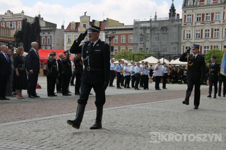 Strażacy świętowali w Krotoszynie. Były odznaczenia, awanse i widowiskowy piknik ratowniczy