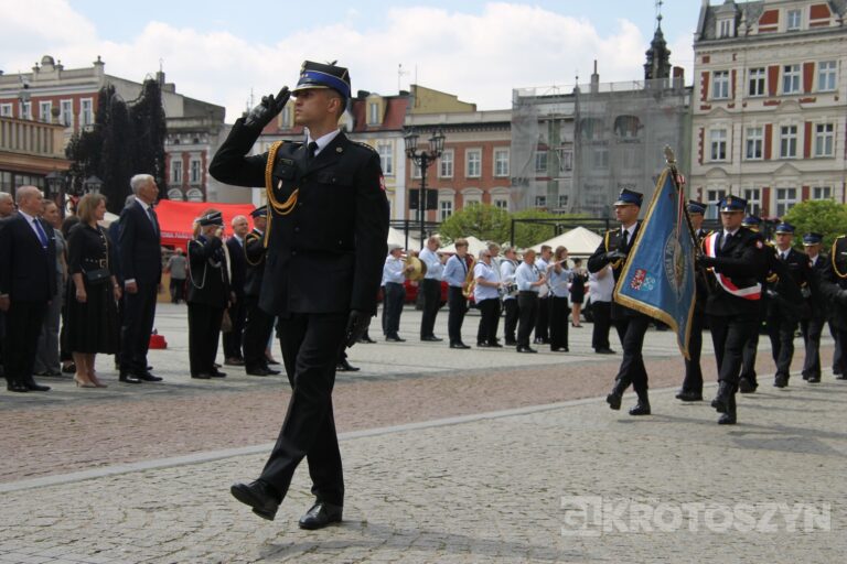 Strażacy świętowali w Krotoszynie. Były odznaczenia, awanse i widowiskowy piknik ratowniczy