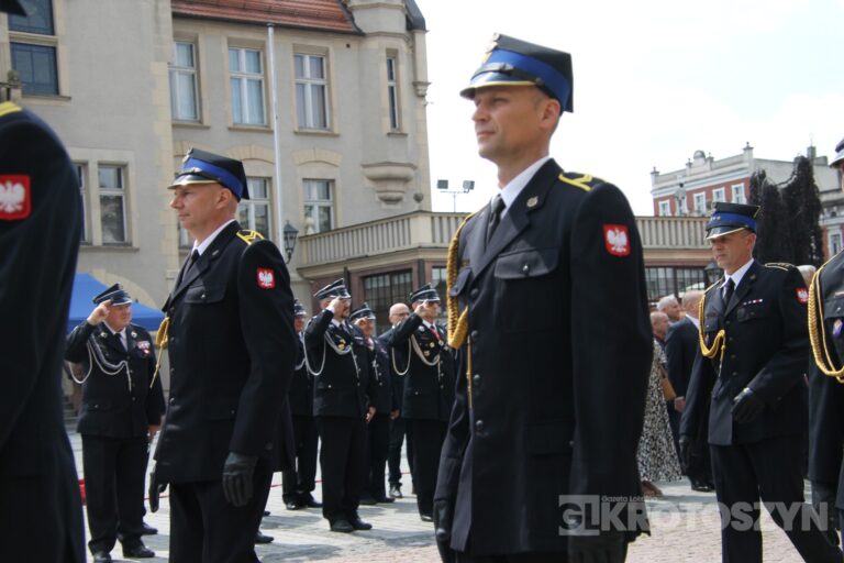 Strażacy świętowali w Krotoszynie. Były odznaczenia, awanse i widowiskowy piknik ratowniczy