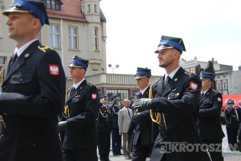 Strażacy świętowali w Krotoszynie. Były odznaczenia, awanse i widowiskowy piknik ratowniczy