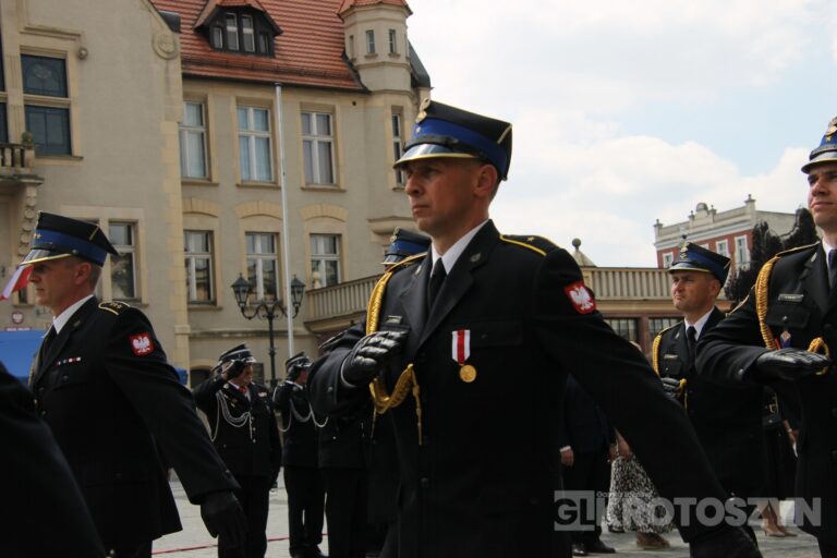 Strażacy świętowali w Krotoszynie. Były odznaczenia, awanse i widowiskowy piknik ratowniczy