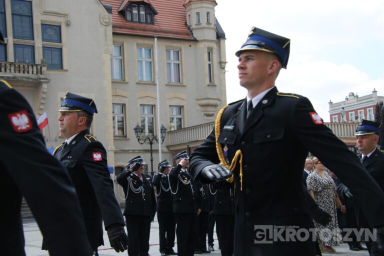 Strażacy świętowali w Krotoszynie. Były odznaczenia, awanse i widowiskowy piknik ratowniczy