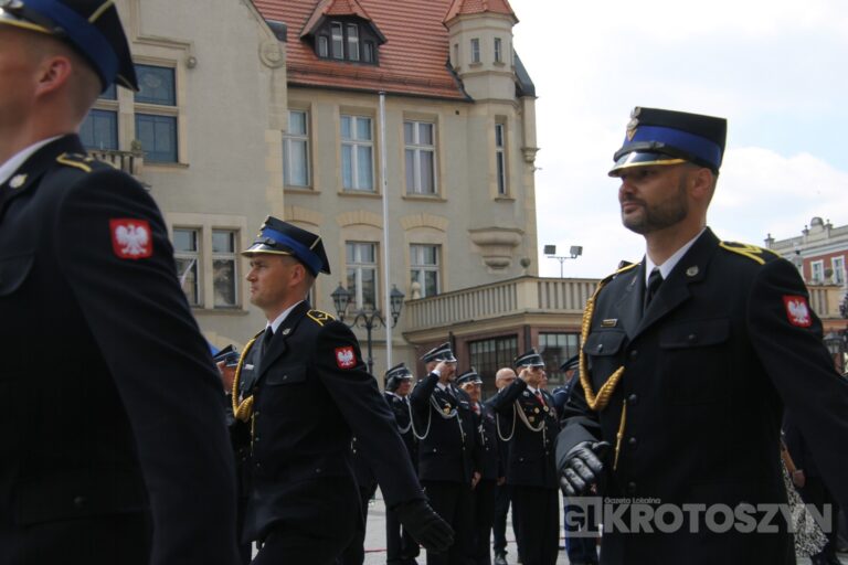 Strażacy świętowali w Krotoszynie. Były odznaczenia, awanse i widowiskowy piknik ratowniczy