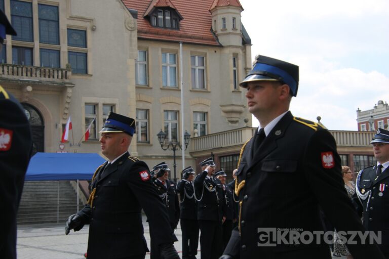 Strażacy świętowali w Krotoszynie. Były odznaczenia, awanse i widowiskowy piknik ratowniczy