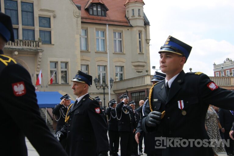 Strażacy świętowali w Krotoszynie. Były odznaczenia, awanse i widowiskowy piknik ratowniczy