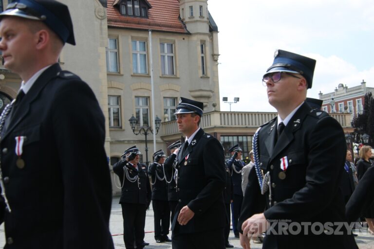 Strażacy świętowali w Krotoszynie. Były odznaczenia, awanse i widowiskowy piknik ratowniczy