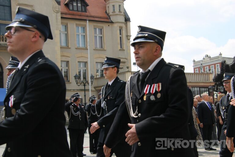 Strażacy świętowali w Krotoszynie. Były odznaczenia, awanse i widowiskowy piknik ratowniczy