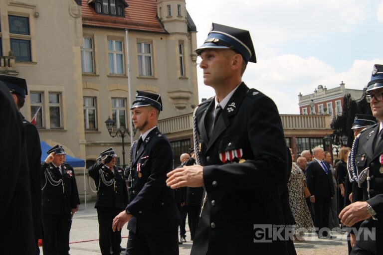 Strażacy świętowali w Krotoszynie. Były odznaczenia, awanse i widowiskowy piknik ratowniczy