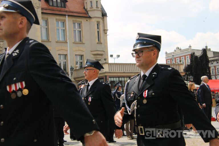 Strażacy świętowali w Krotoszynie. Były odznaczenia, awanse i widowiskowy piknik ratowniczy