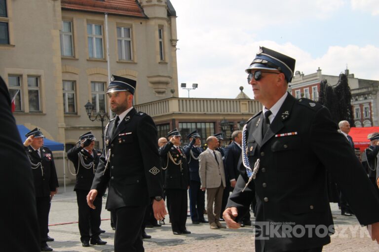 Strażacy świętowali w Krotoszynie. Były odznaczenia, awanse i widowiskowy piknik ratowniczy