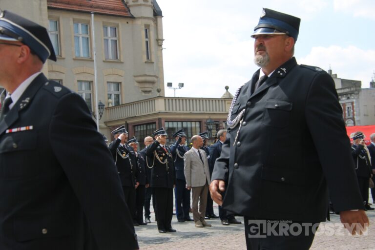 Strażacy świętowali w Krotoszynie. Były odznaczenia, awanse i widowiskowy piknik ratowniczy