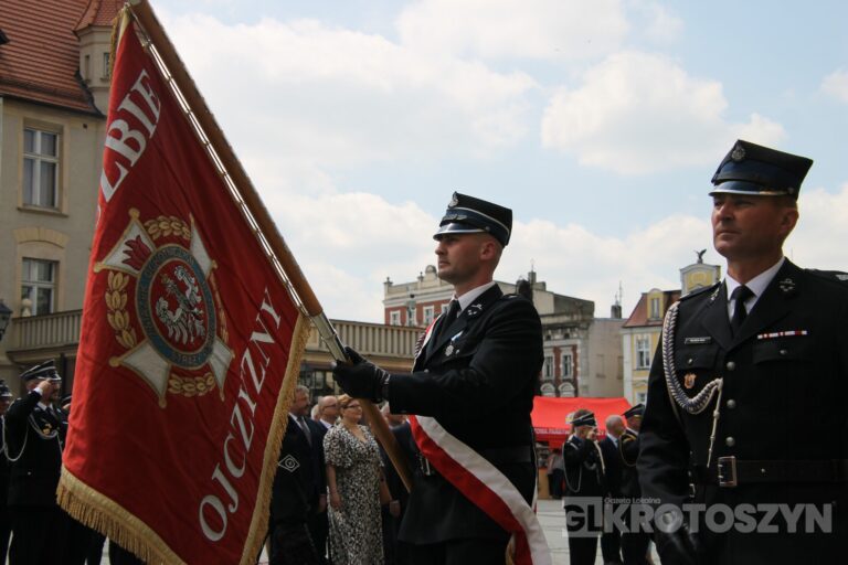 Strażacy świętowali w Krotoszynie. Były odznaczenia, awanse i widowiskowy piknik ratowniczy