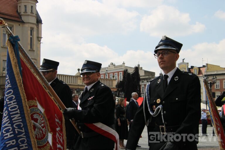 Strażacy świętowali w Krotoszynie. Były odznaczenia, awanse i widowiskowy piknik ratowniczy
