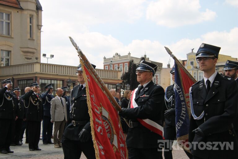 Strażacy świętowali w Krotoszynie. Były odznaczenia, awanse i widowiskowy piknik ratowniczy