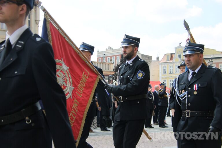 Strażacy świętowali w Krotoszynie. Były odznaczenia, awanse i widowiskowy piknik ratowniczy