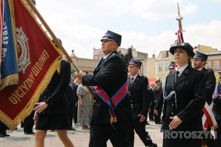 Strażacy świętowali w Krotoszynie. Były odznaczenia, awanse i widowiskowy piknik ratowniczy